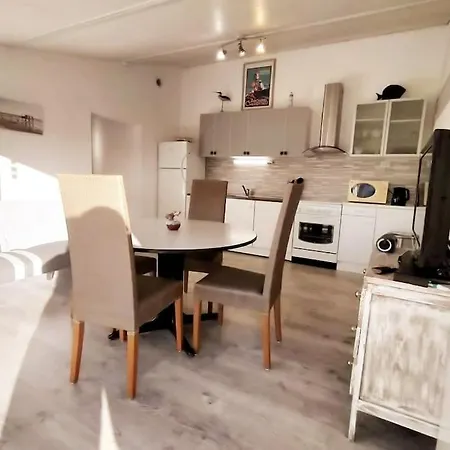 Du Midi De - Charmante Maison De Avec Piscine Chauffee