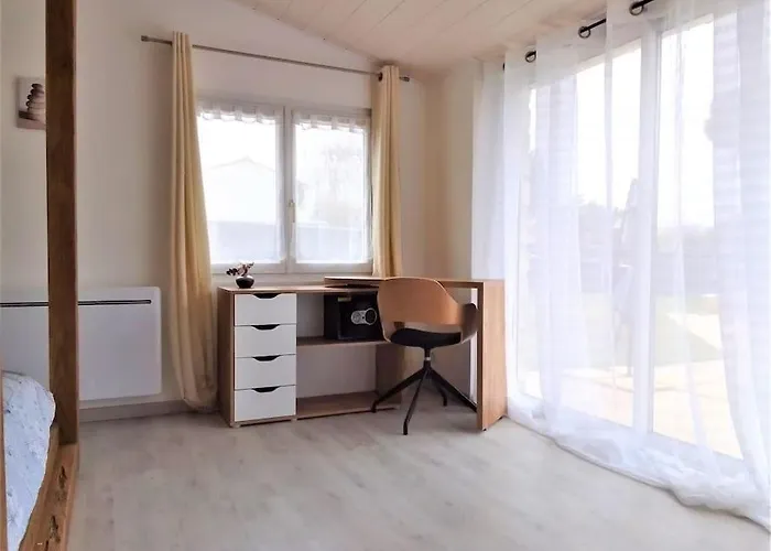 Du Midi De - Charmante Maison De Avec Piscine Chauffee * Saint-Porchaire