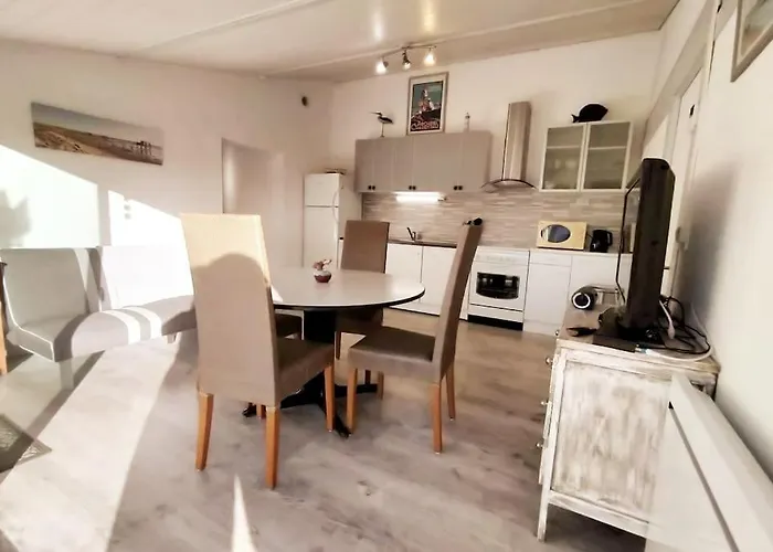 Du Midi De - Charmante Maison De Avec Piscine Chauffee