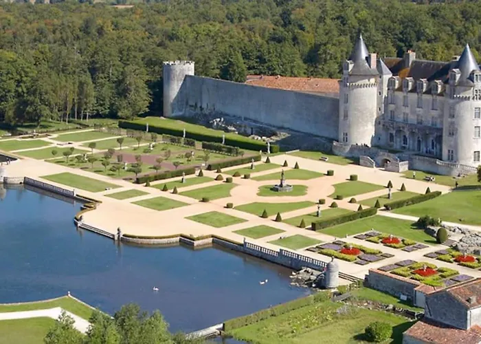 Du Midi De - Charmante Maison De Avec Piscine Chauffée *