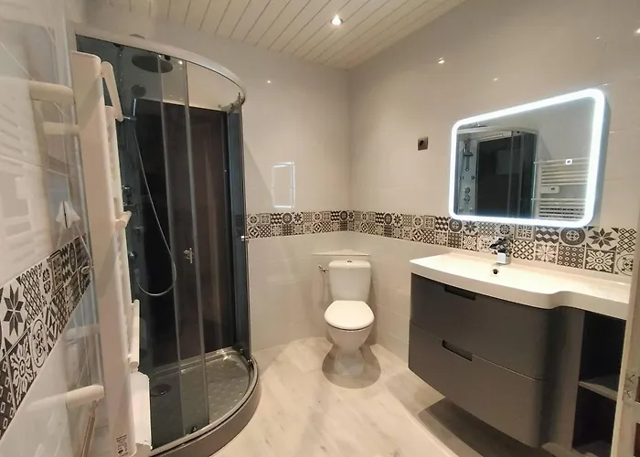 Du Midi De - Charmante Maison De Avec Piscine Chauffee